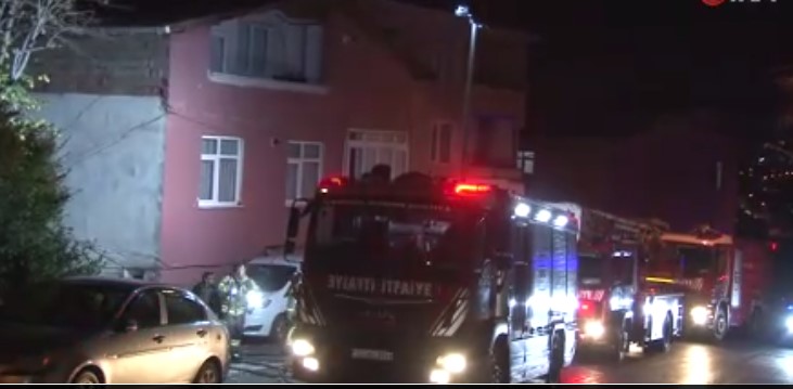 Soğuksu’da Gece Yangın Mesaisi. Bir anda çatuyı sardı