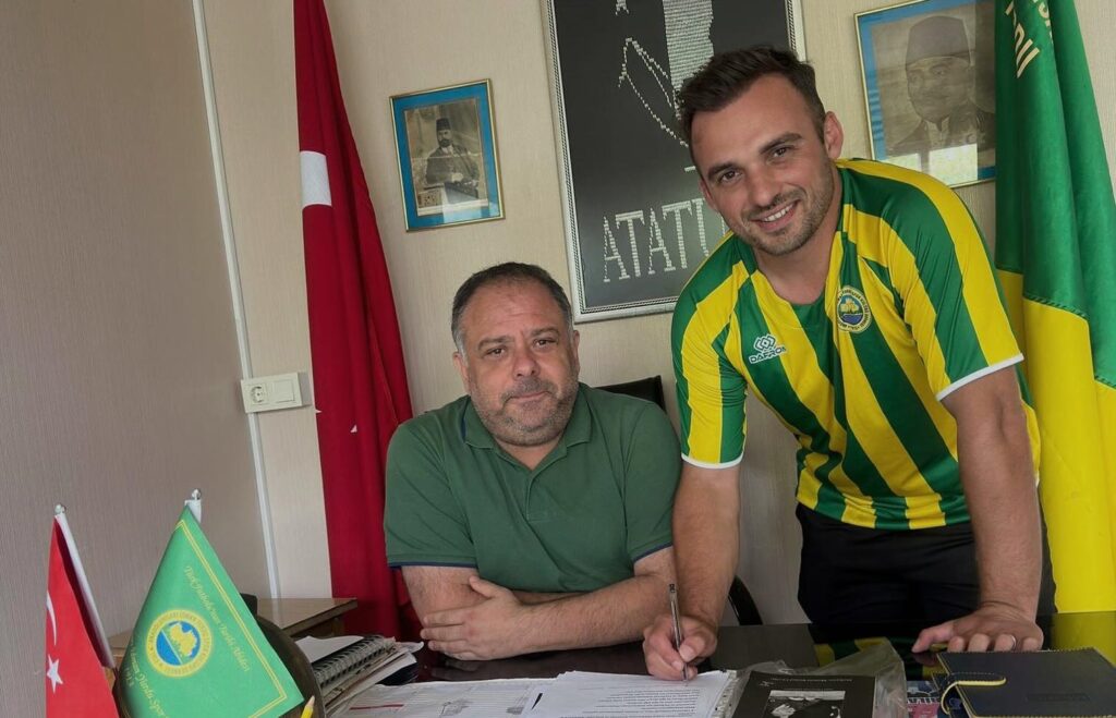 Anadolu Hisarı İdman Yurdu Golcüsünü Kaptırmadı