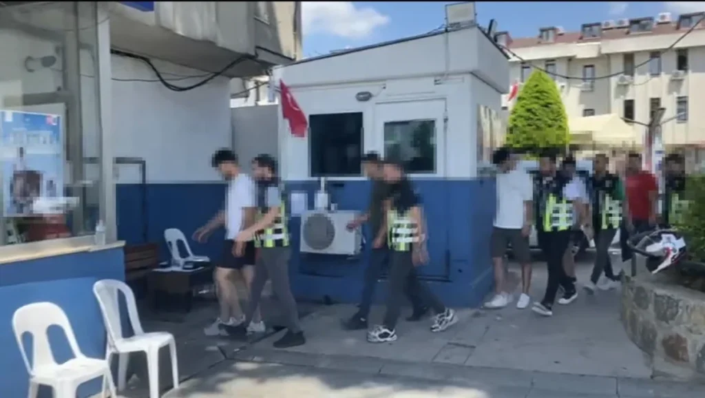 Beykoz’da Tünel kapatarak sözde asker uğurlaması yapanlar yakayı ele verdi. Emniyet afetmedi