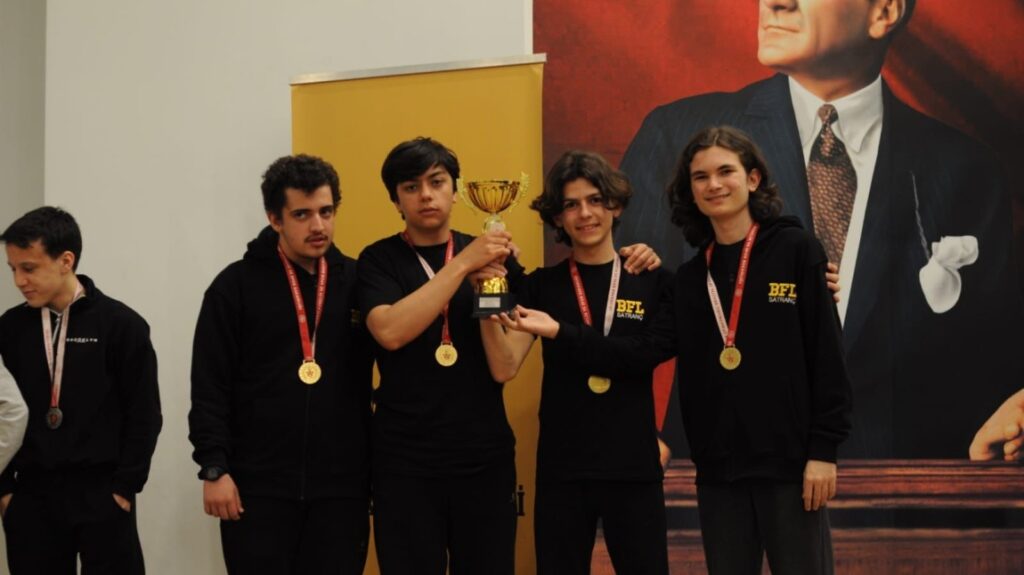 Beykoz Fen Lisesi Satrançta Beykoz Grubu 1. si Oldu