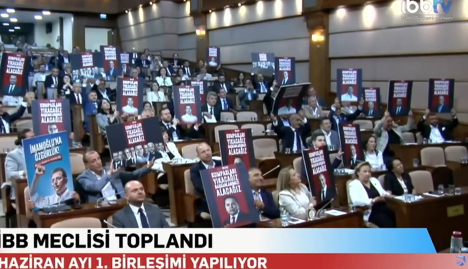 CHP’NİN İBB’DEKİ PROTESTOSUNDA BİR TEK ALAATTİN KÖSELER’İN İSMİ OKUNMADI