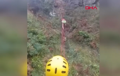 Beykoz’da kayalıklarda mahsur kalan 4 kişiyi ekipler kurtardı