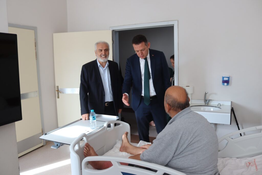 Beykoz Kaymakamı Fatih Ürkmezer vatandaşlardan sağlık hizmetlerini yerinde dinledi