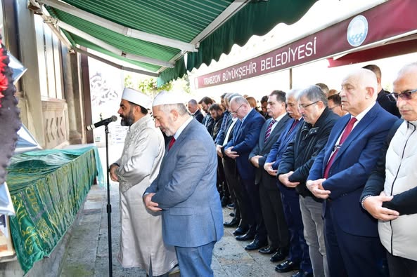 Beykoz Cumhuriyet Savcısı Selahattin Aydoğdu annesini toprağa verdi