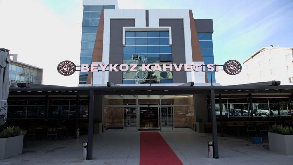 BEYKOZ BELEDİYESİ’NDEN BEYKOZ KAHVECİSİ İÇİN AÇIKLAMA BEKLENİYOR: Bina neden yıkılmıyor, nasıl oluyor da Beykoz Kahvecisi olarak hizmet veriyor