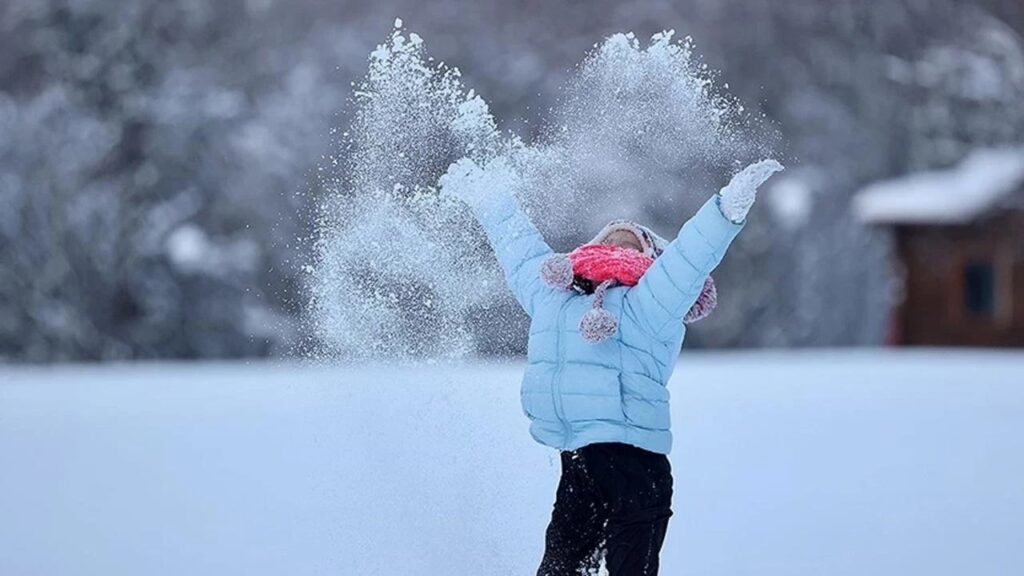 Beykoz’da dahil. İstanbul genelinde 12 Ocak Pazartesi günü kar tatili verildi