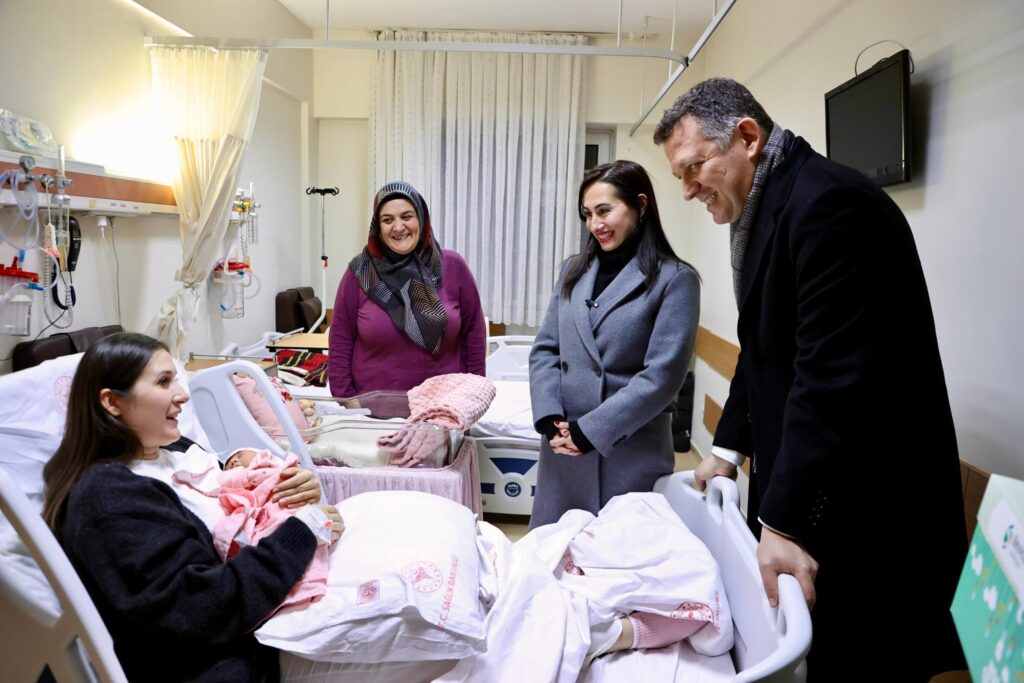 Beykoz Kaymakamı Dr. Fatih Ürkmezer ve Başkan Vekili Özlem Vural Gürzel Yılın Son Saatlerini Beykoz Devlet Hastanesi’nde Geçirdi