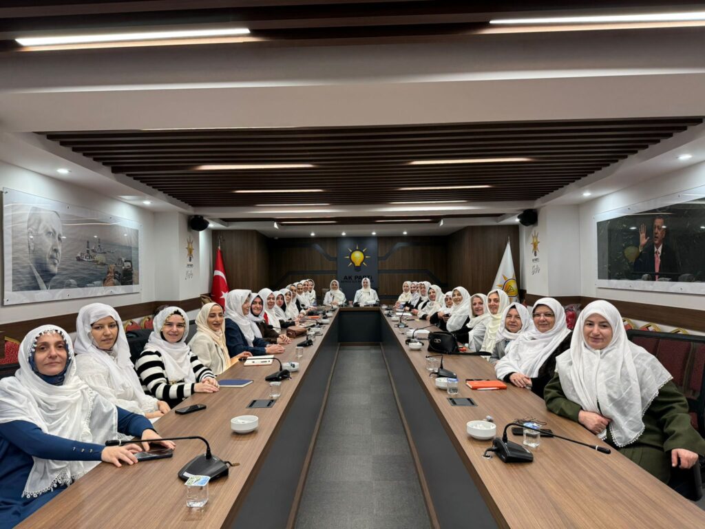 AK Kadın Beykoz, Zeynep Güneş’e Destek İçin Tülbentleri İle Toplantılarını Yaptılar