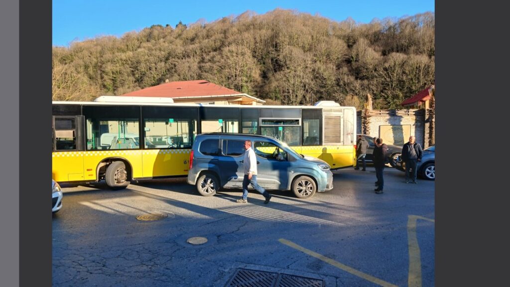 Çavuşbaşı’nda İETT Otobüsü Hususi Araç İle Çarpıştı